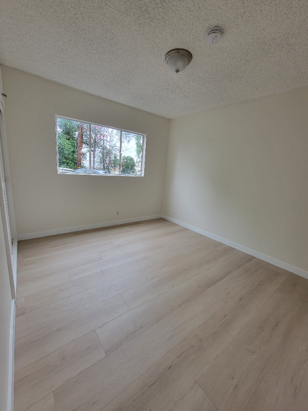 13531 Wyandotte St #9 - Photo 7 of 17