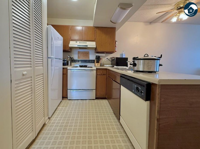 229 E King St #19 - Photo 3 of 18