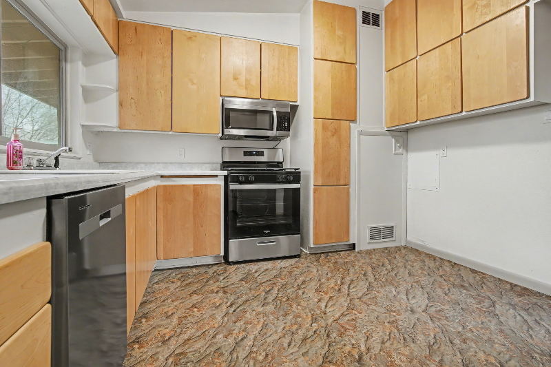 450 Elm Ct - Photo 5 of 20