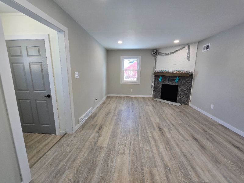 20628 Alger St - Photo 3 of 31