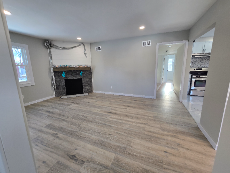 20628 Alger St - Photo 4 of 31