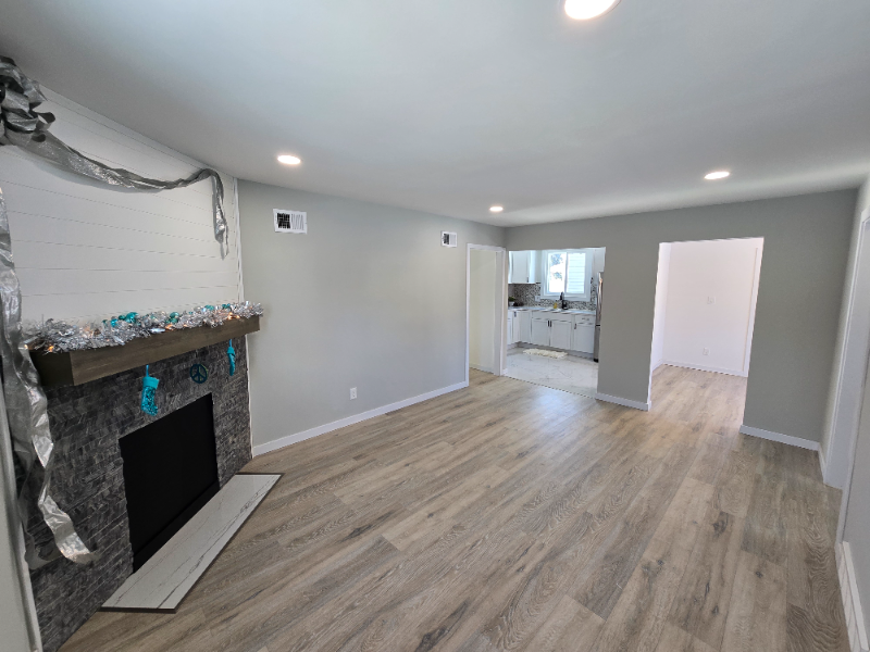 20628 Alger St - Photo 5 of 31