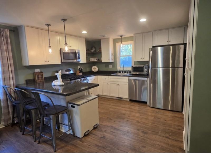 414 N Lindberg St - Photo 2 of 7