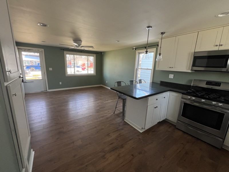 414 N Lindberg St - Photo 3 of 7