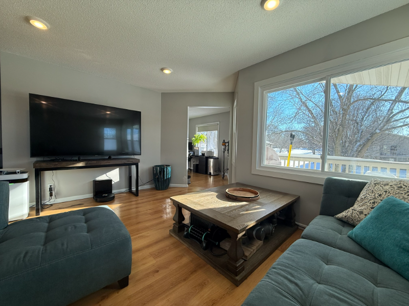 4125 Goldenrod Ln N - Photo 4 of 14