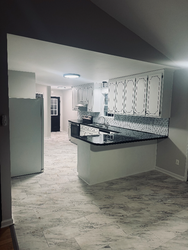 9421 Sawyer Rd - Photo 2 of 11