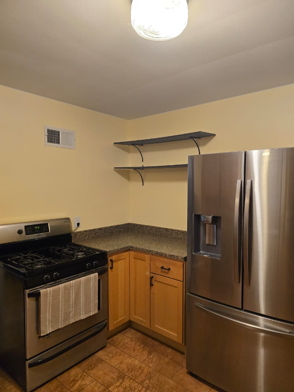 2405 Sycamore St #2405 - Photo 7 of 14