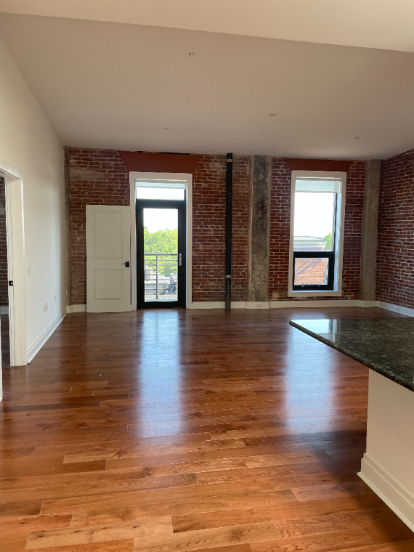 41 W Lemon St #603 - Photo 3 of 16