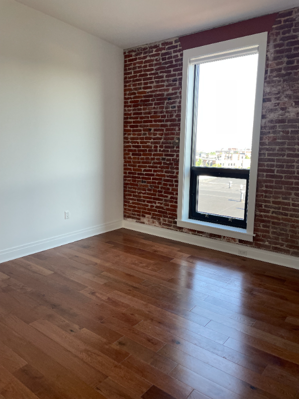 41 W Lemon St #603 - Photo 6 of 16