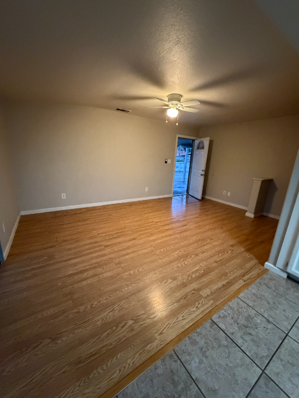 881 Casselman Dr - Photo 3 of 14