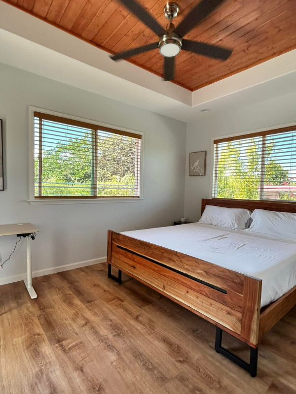 15-1606 2nd Ave #B - Photo 2 of 12