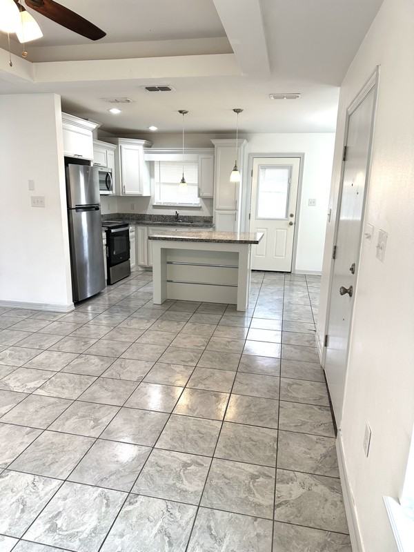 325 Clemente Ave #B - Photo 2 of 16