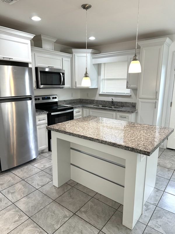 325 Clemente Ave #B - Photo 3 of 16