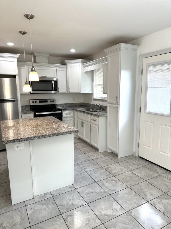 325 Clemente Ave #B - Photo 4 of 16