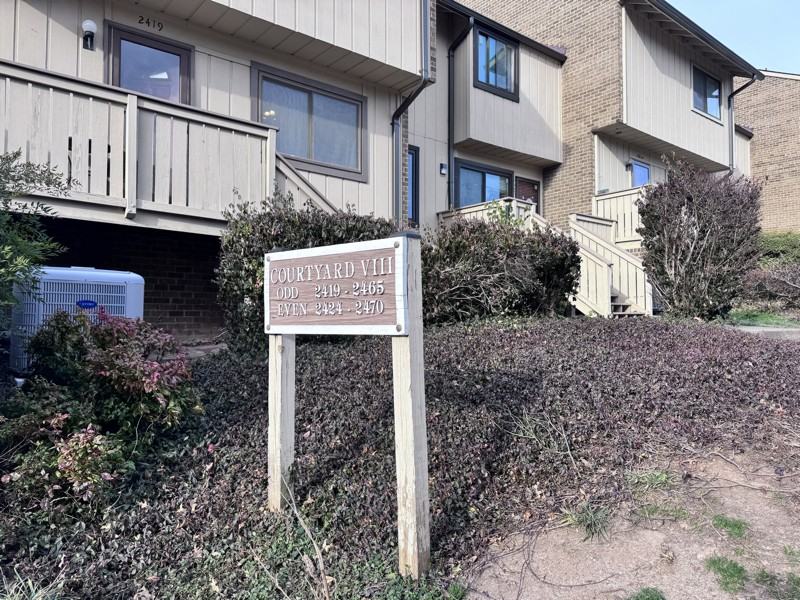 2440 Glengyle Dr #240 - Photo 3 of 39