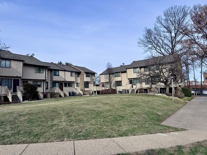 2440 Glengyle Dr #240 - Photo 5 of 39