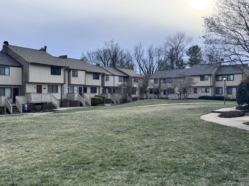 2440 Glengyle Dr #240 - Photo 6 of 39