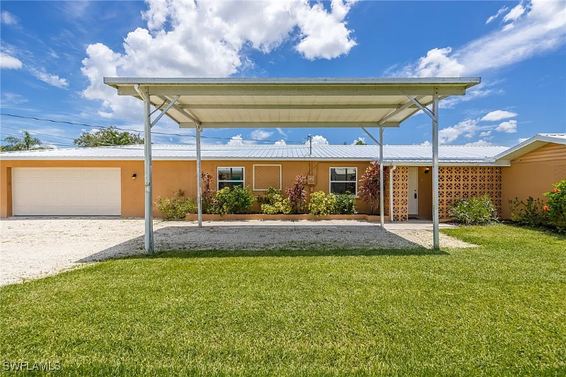 2115 Saint Croix Ave - Photo 2 of 16