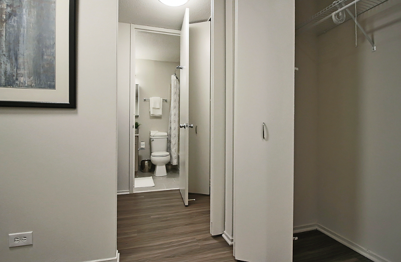 1232 N Dearborn St - Photo 5 of 13