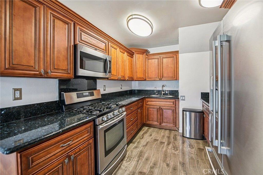 7803 Clive Ave - Photo 3 of 5