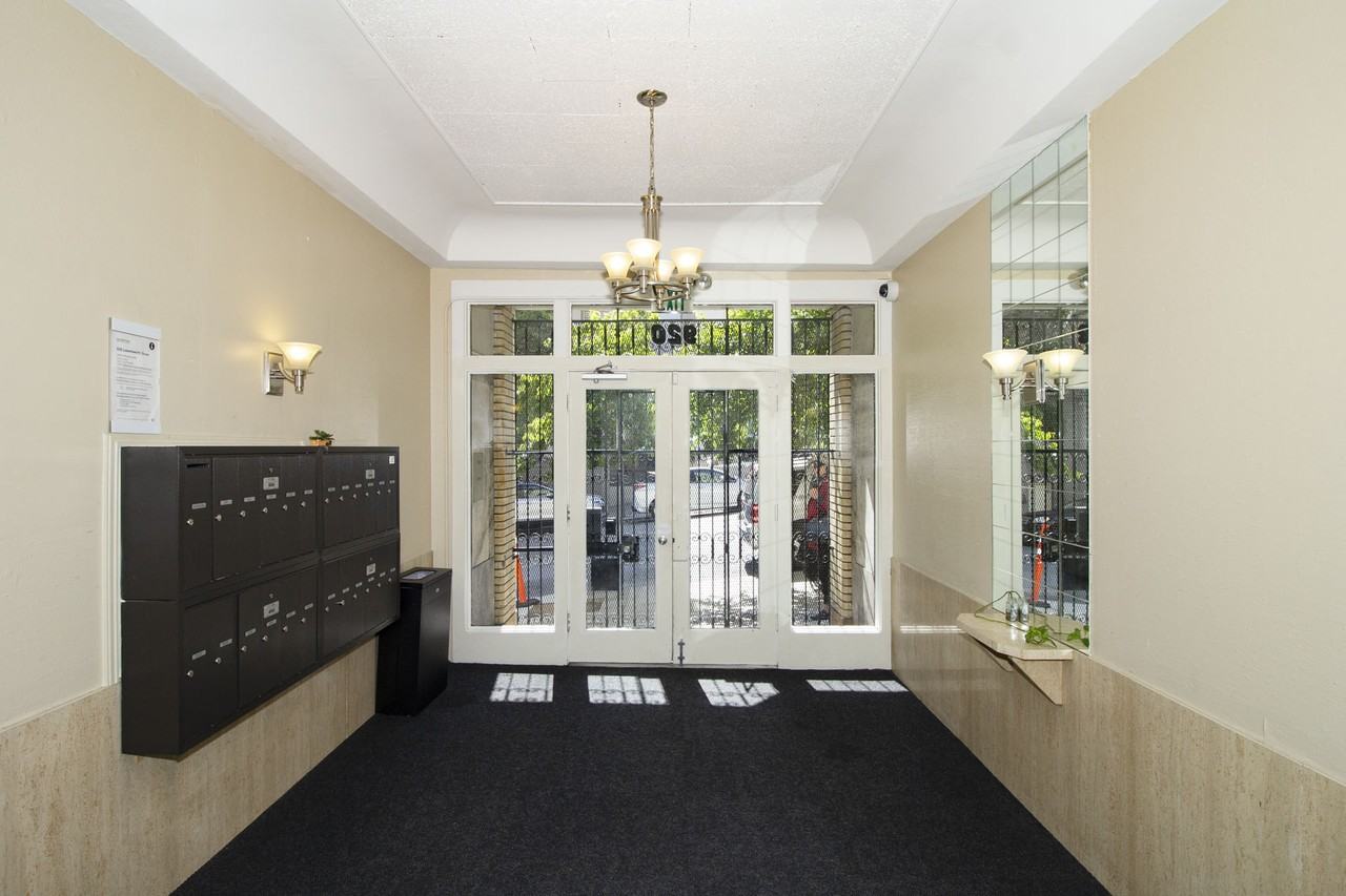 920 Leavenworth - Photo 3 of 4