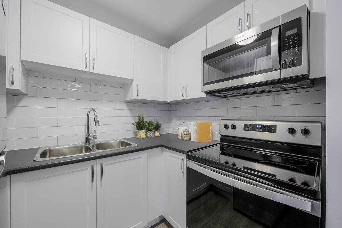 111-187 Brybeck Crescent - Photo 3 of 12