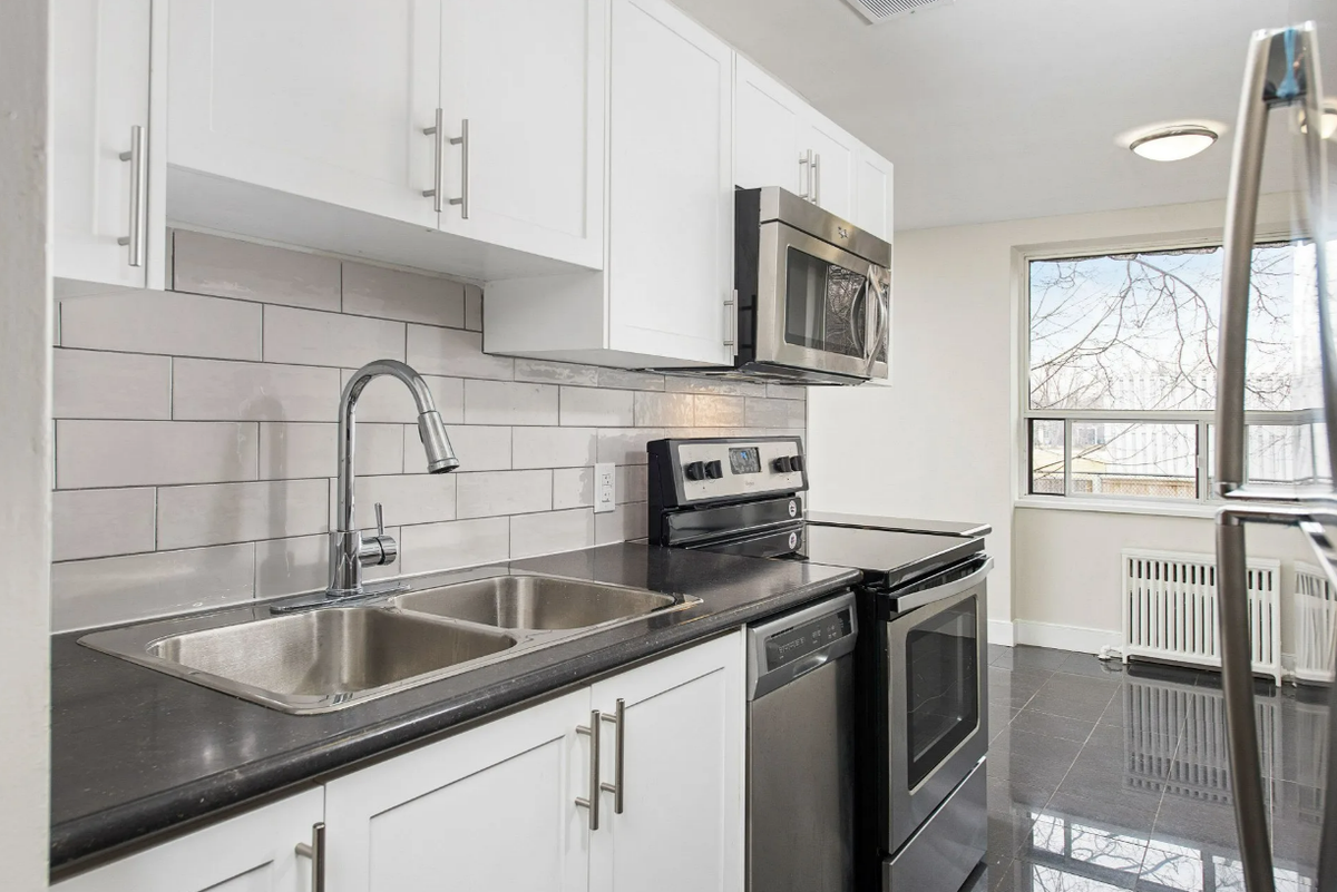 200 Ridley Boulevard - Photo 3 of 15