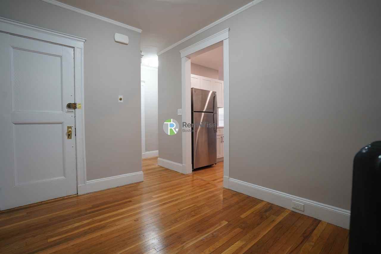 19 Vinal St #10 - Photo 4 of 9