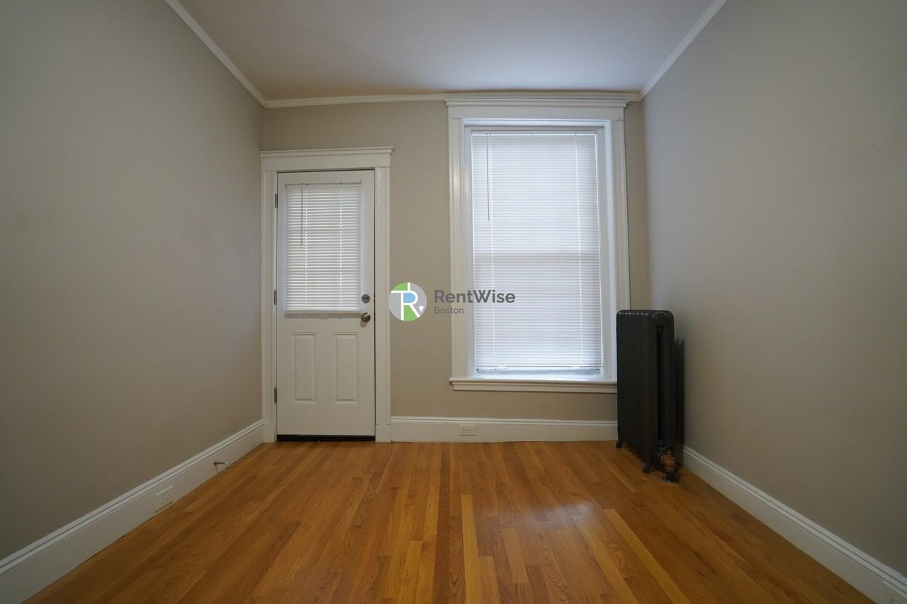 19 Vinal St #10 - Photo 6 of 9