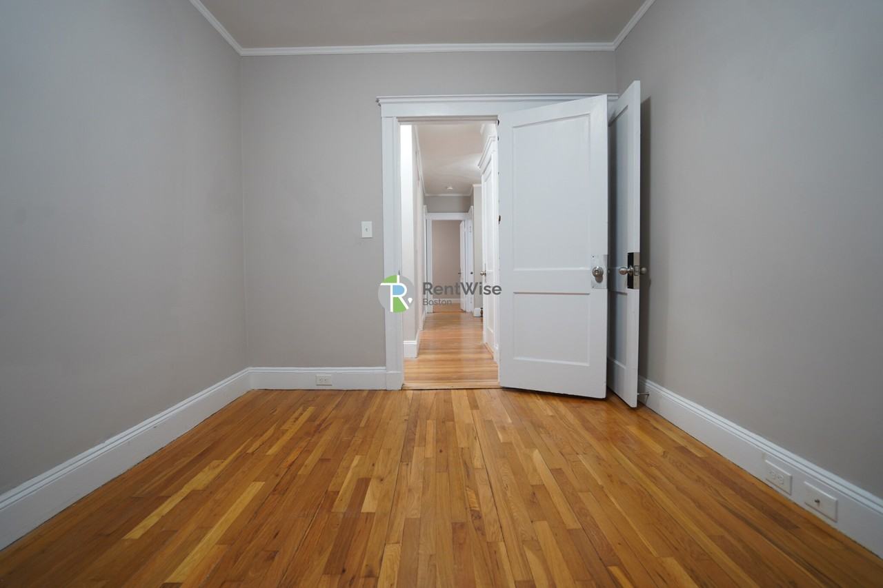 19 Vinal St #10 - Photo 7 of 9