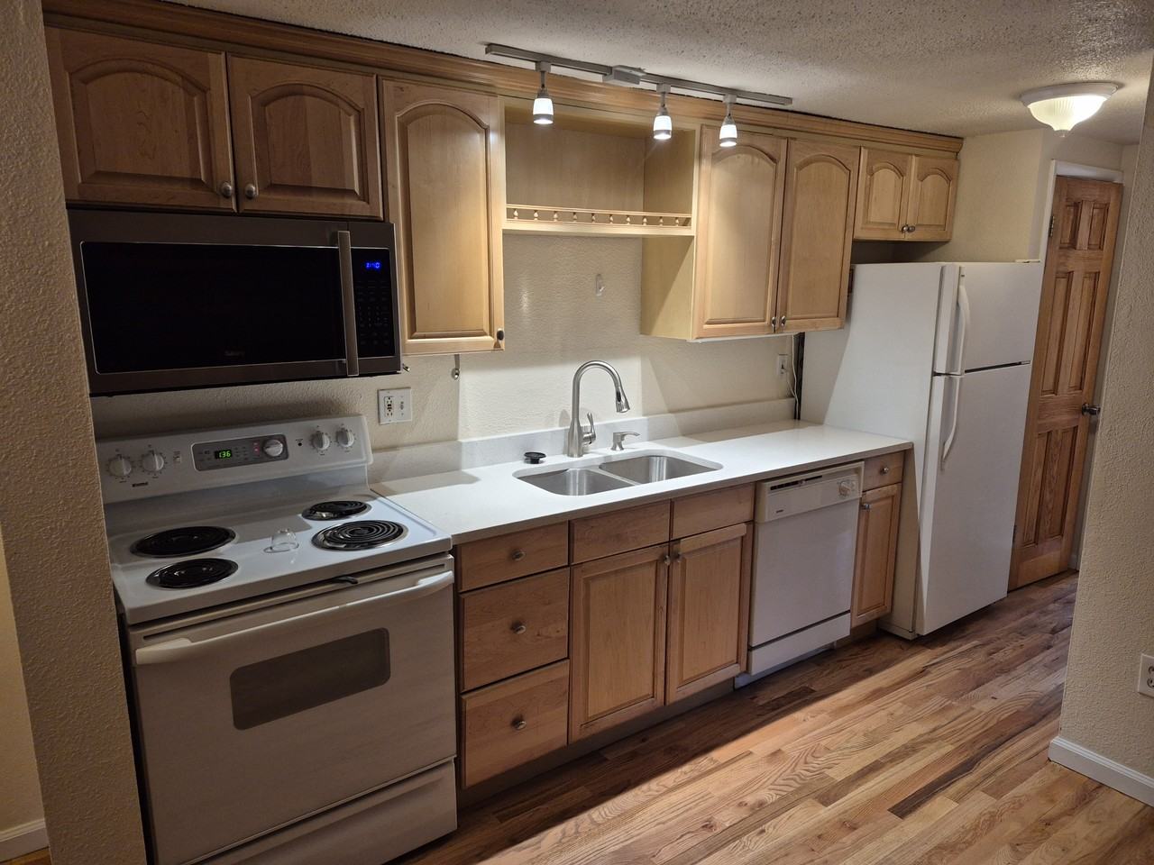 155 S Pennsylvania St #103 - Photo 2 of 20