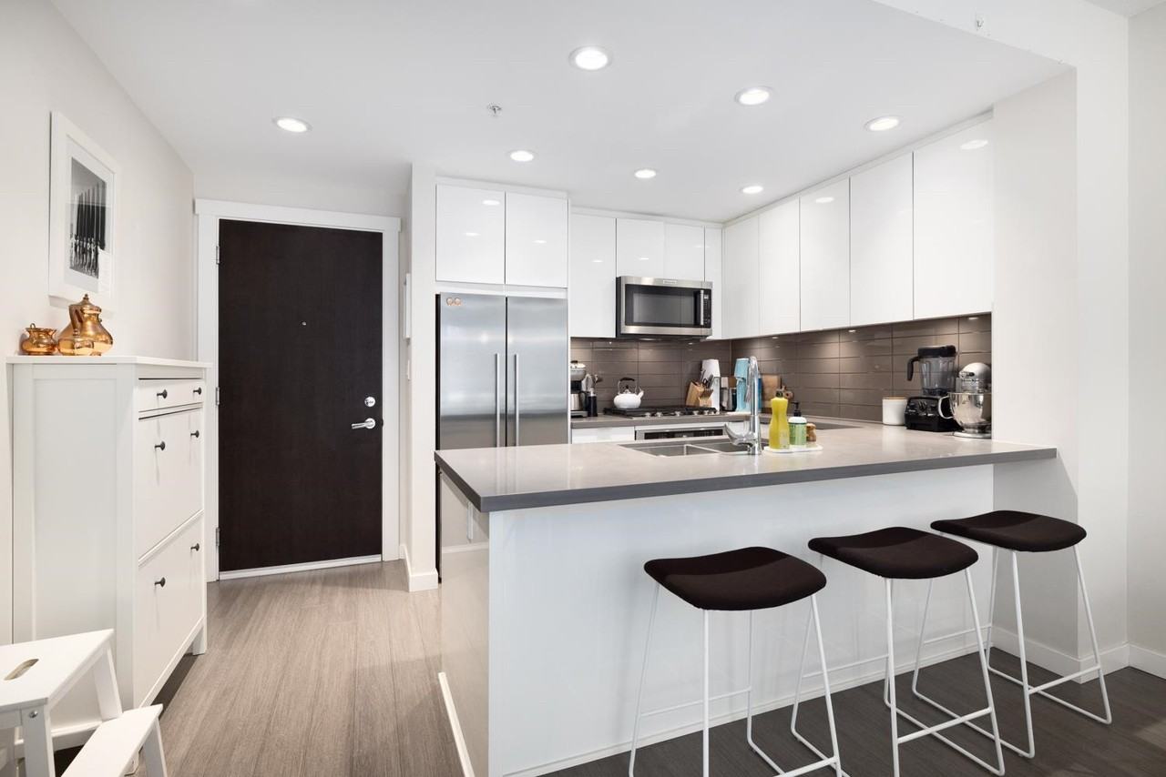 277 First St W - Photo 3 of 9