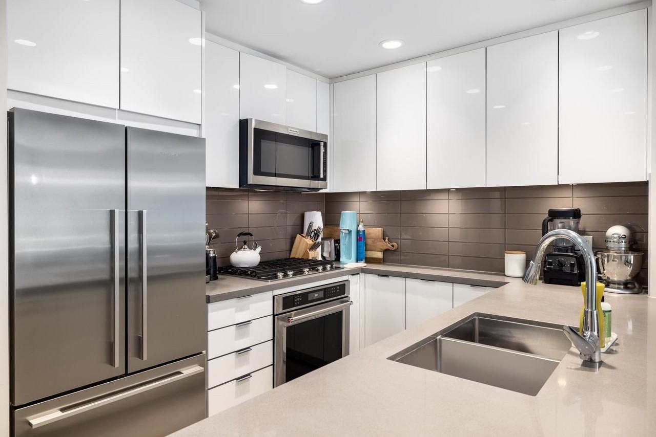 277 First St W - Photo 4 of 9