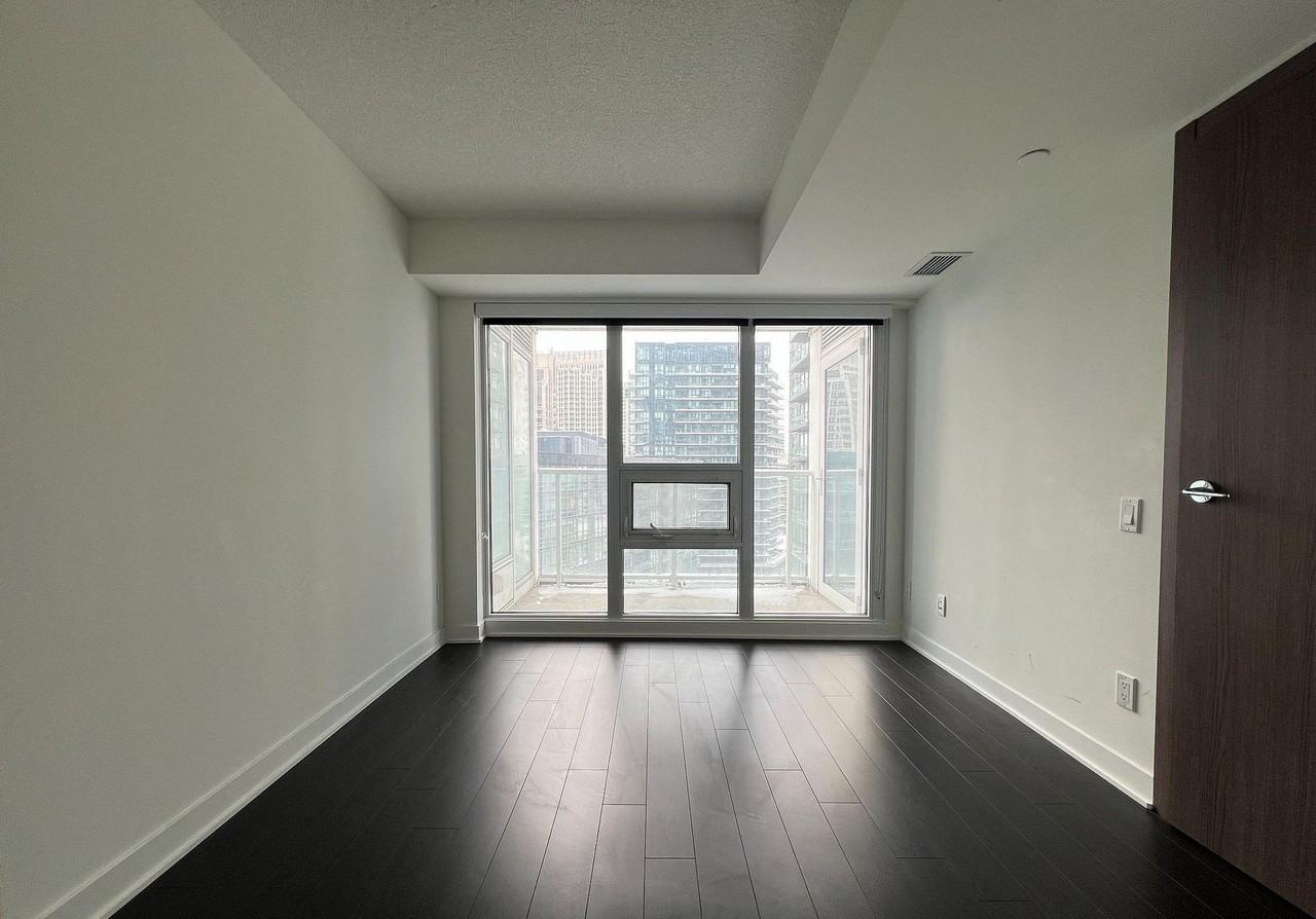 19 Bathurst Street #1815 - Photo 6 of 14