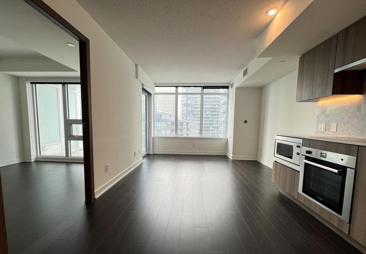 19 Bathurst Street #1815 - Photo 2 of 14