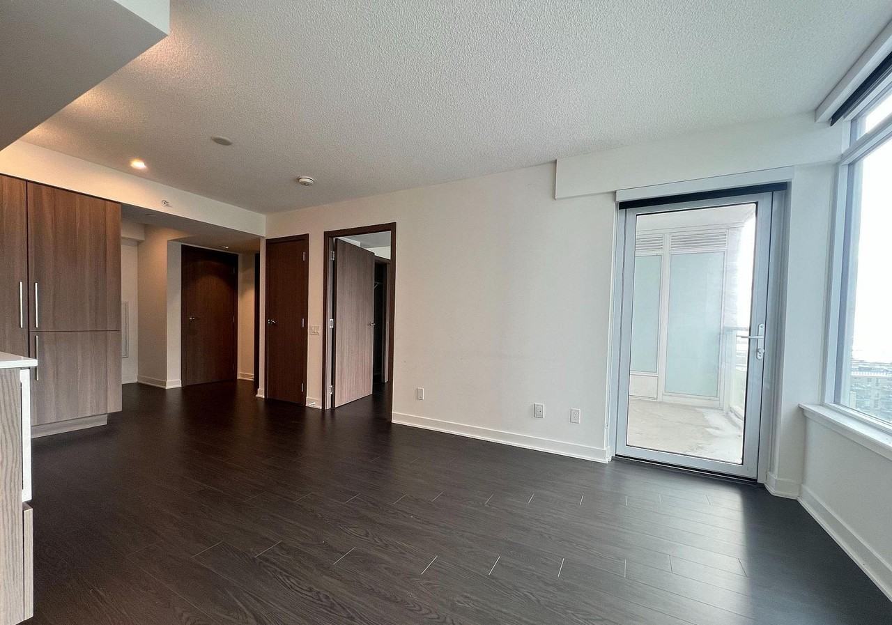 19 Bathurst Street #1815 - Photo 5 of 14