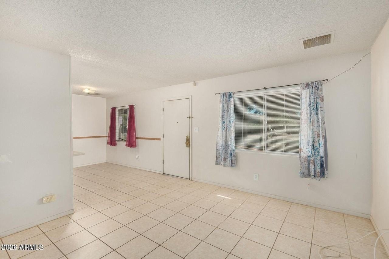 516 W 9th St - Photo 7 of 15