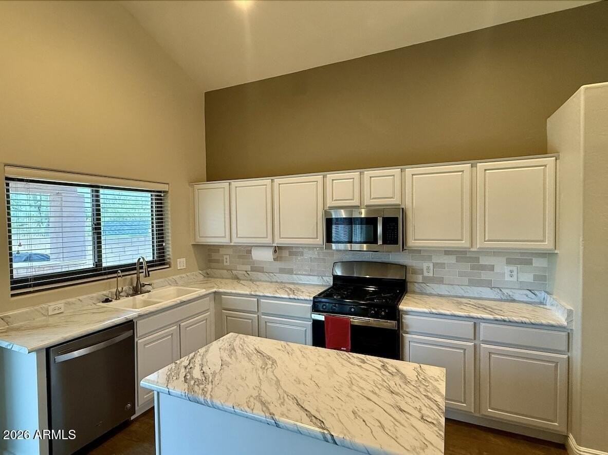 10429 E Hillery Dr - Photo 6 of 36