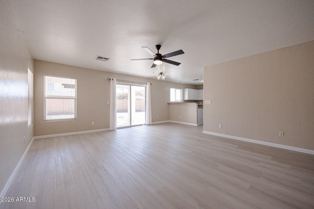 65 N 224th Ln - Photo 7 of 35