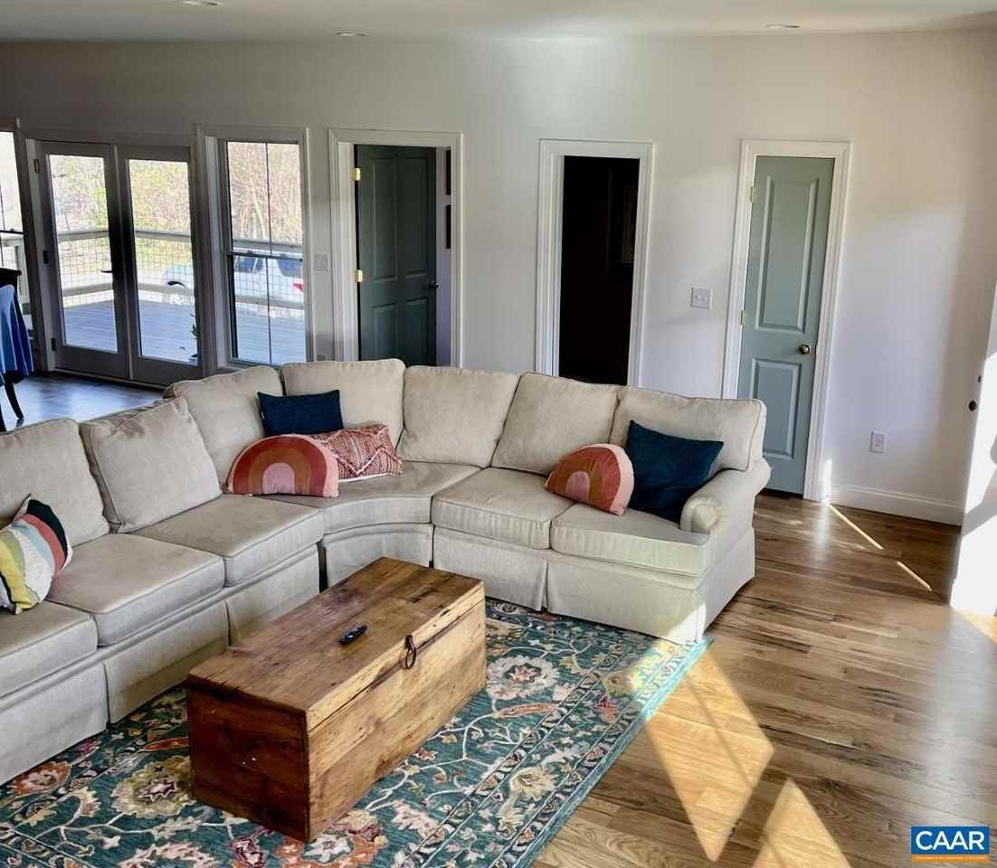 5606 St George Ave - Photo 4 of 11