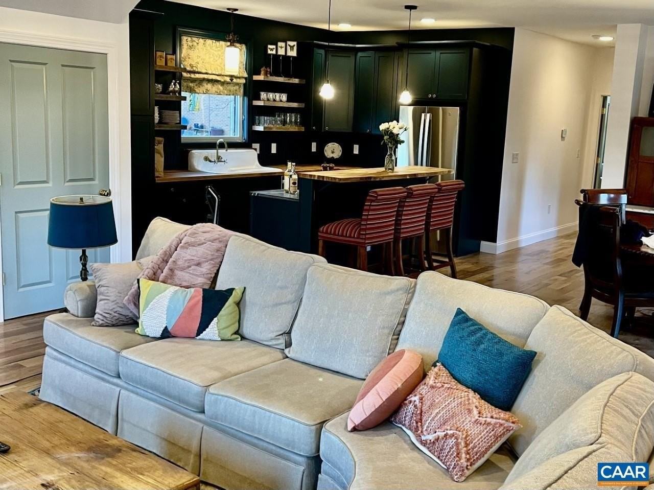 5606 St George Ave - Photo 5 of 11