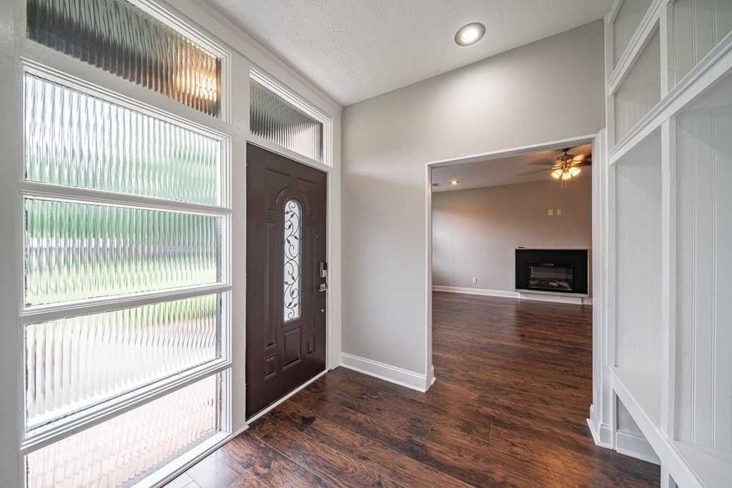 2027 Preston Dr - Photo 2 of 50