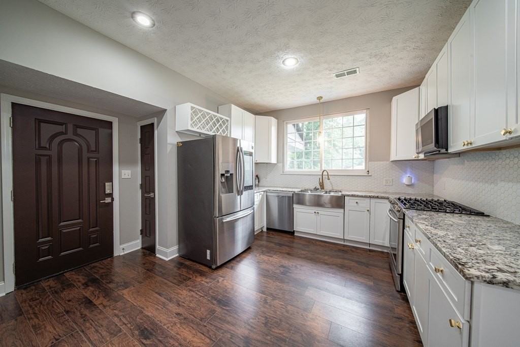 2027 Preston Dr - Photo 6 of 50