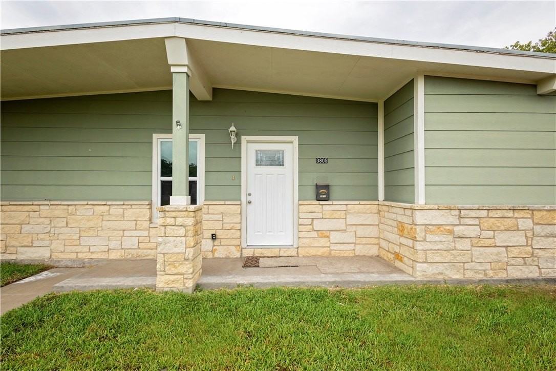 3805 Lincoln St - Photo 2 of 30