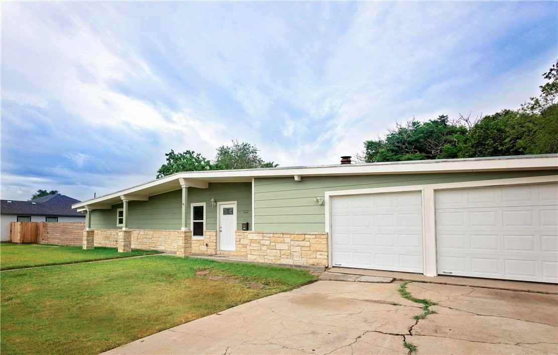 3805 Lincoln St - Photo 3 of 30