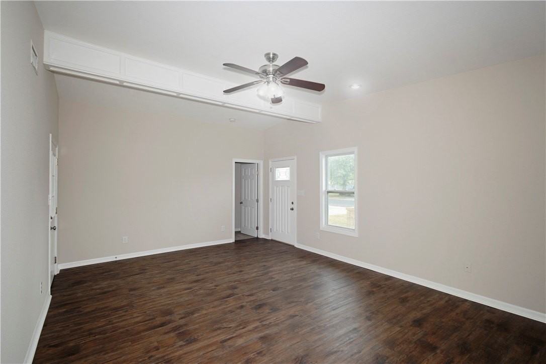 3805 Lincoln St - Photo 5 of 30