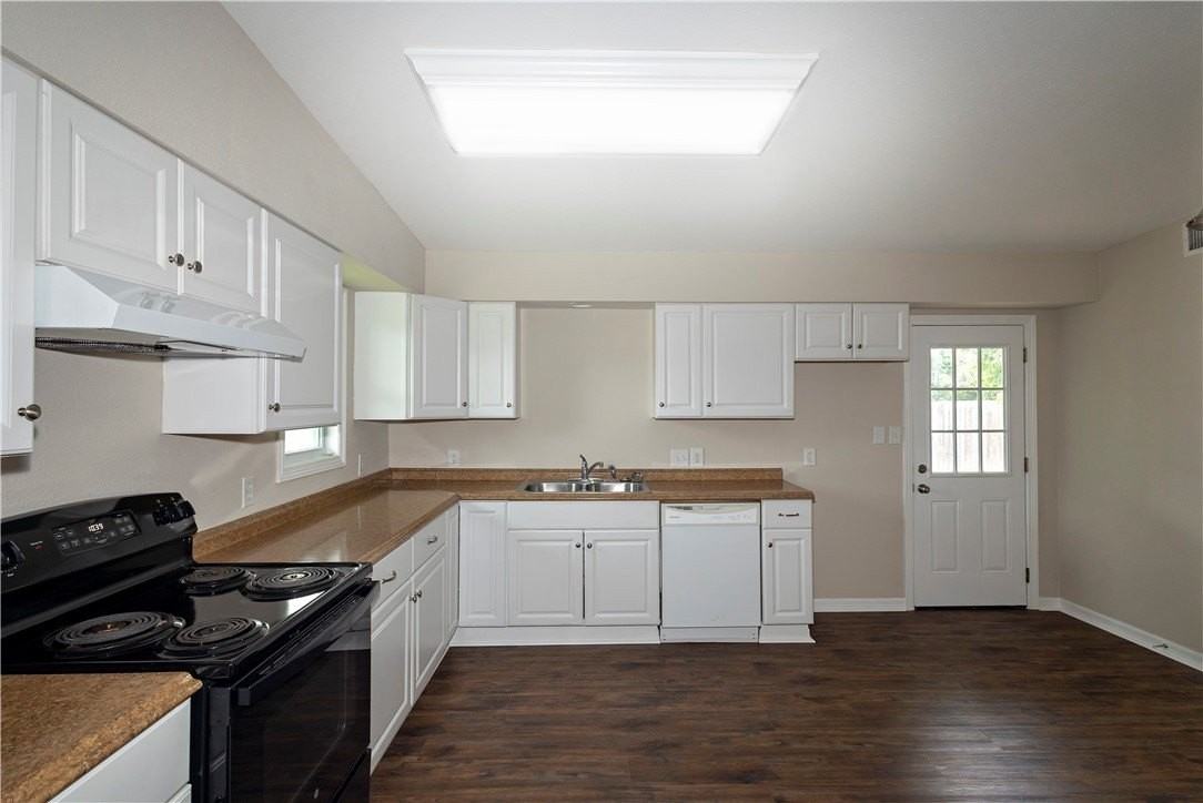 3805 Lincoln St - Photo 6 of 30