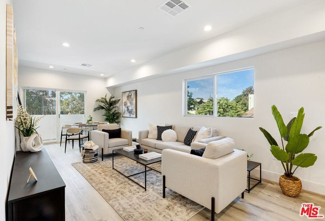 222 N Coronado St - Photo 2 of 18