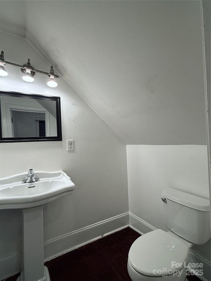 424 Woodvale Pl - Photo 6 of 10