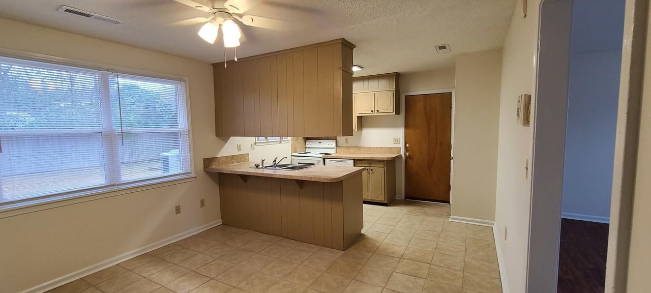 102 Froman Dr - Photo 4 of 15